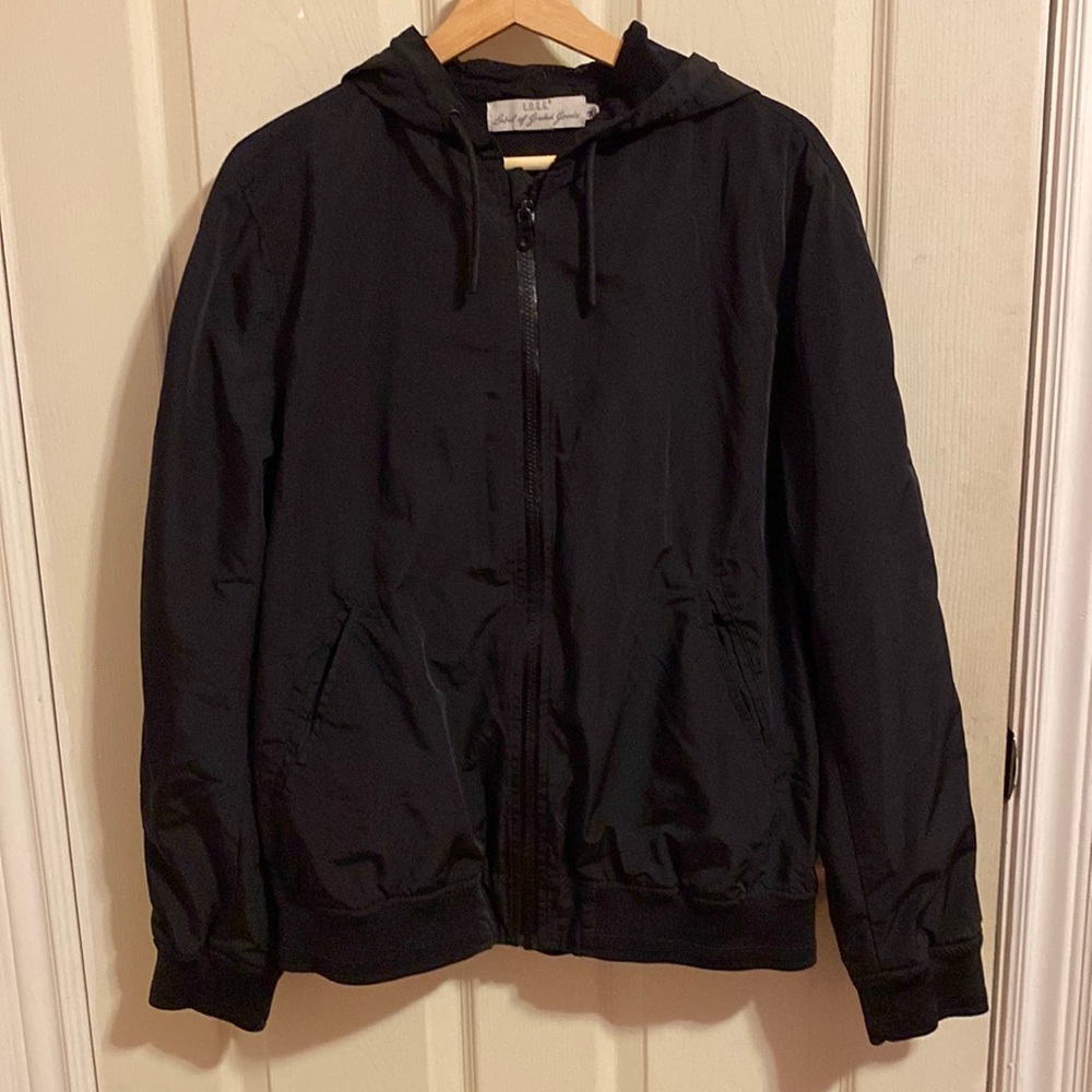 ✨3/$40✨ Water-Resistant Light Jacket